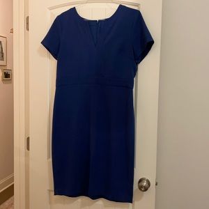 Waist-defined dress with front slit